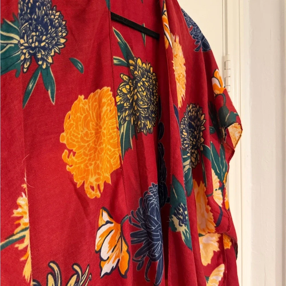 Three Bird Nest Red Floral Kimono - Picture 2 of 4
